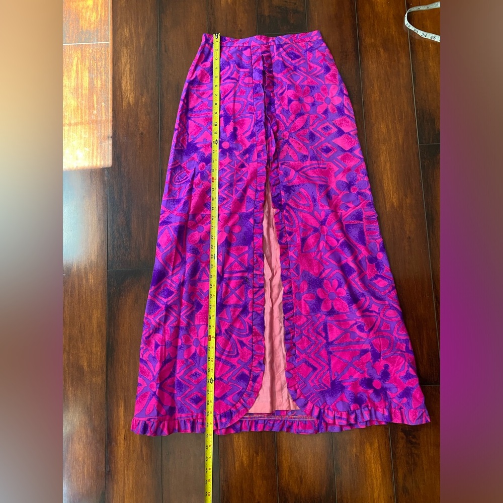Vintage hot pink/purple printed skirt with slit
